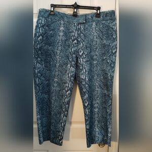 NWOT Zac & Rachel Blue Leopard Print Capri Pants